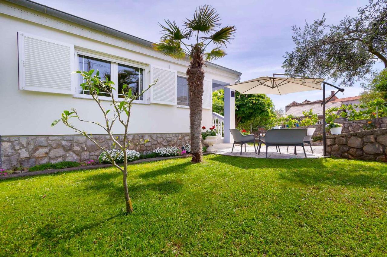 Apartments In Silo/Insel Krk 13443 Екстериор снимка